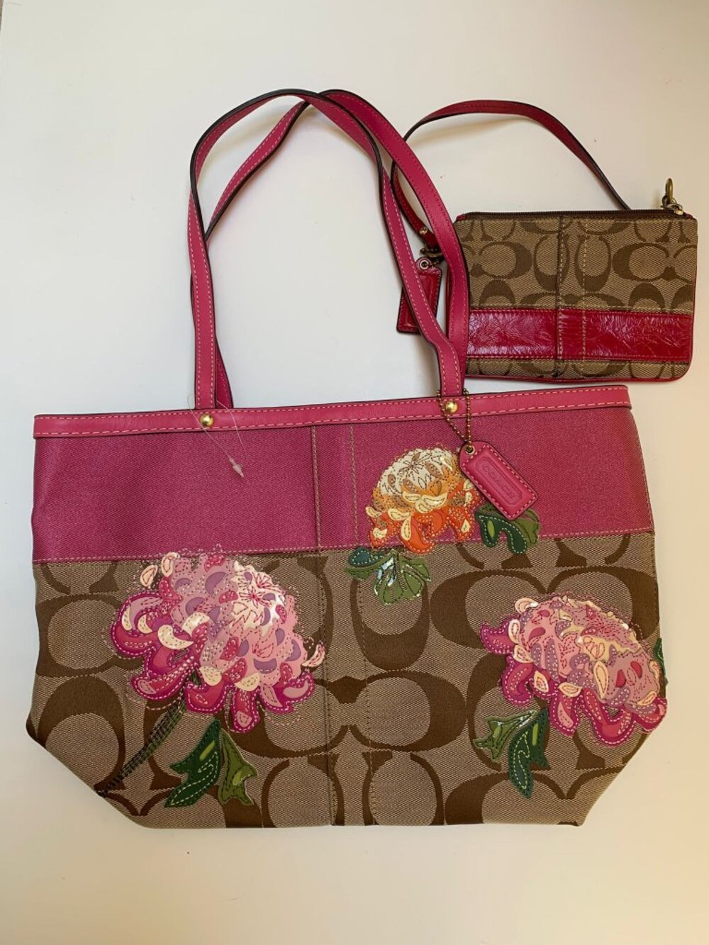 NWOT Vintage Coach Floral Embroidered leather Trim Logo Fabric Tote w/ Wristlet